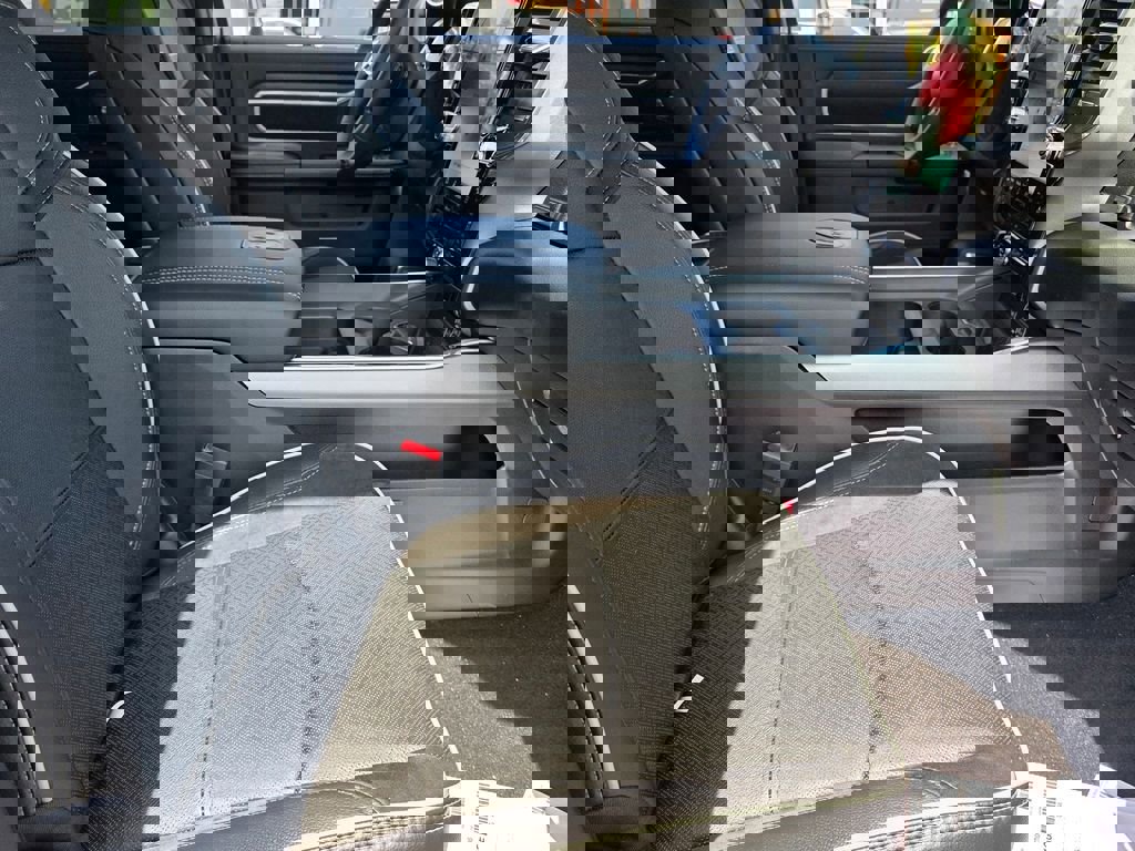 New 2026 RAM 2500 Laramie AWD/4WD image 12