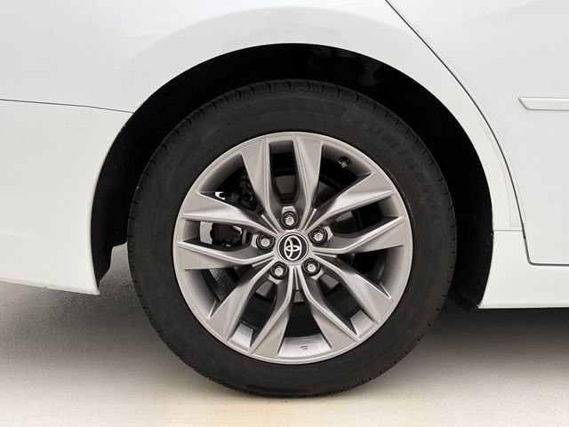 Used 2021 Toyota Avalon XLE w/ Moonroof Package image 27