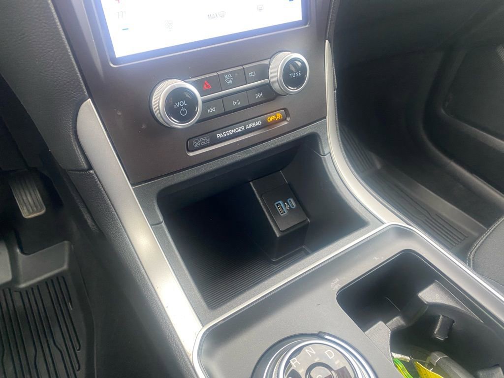 Used 2021 Ford Edge SE w/ Cargo Accessory Package image 18