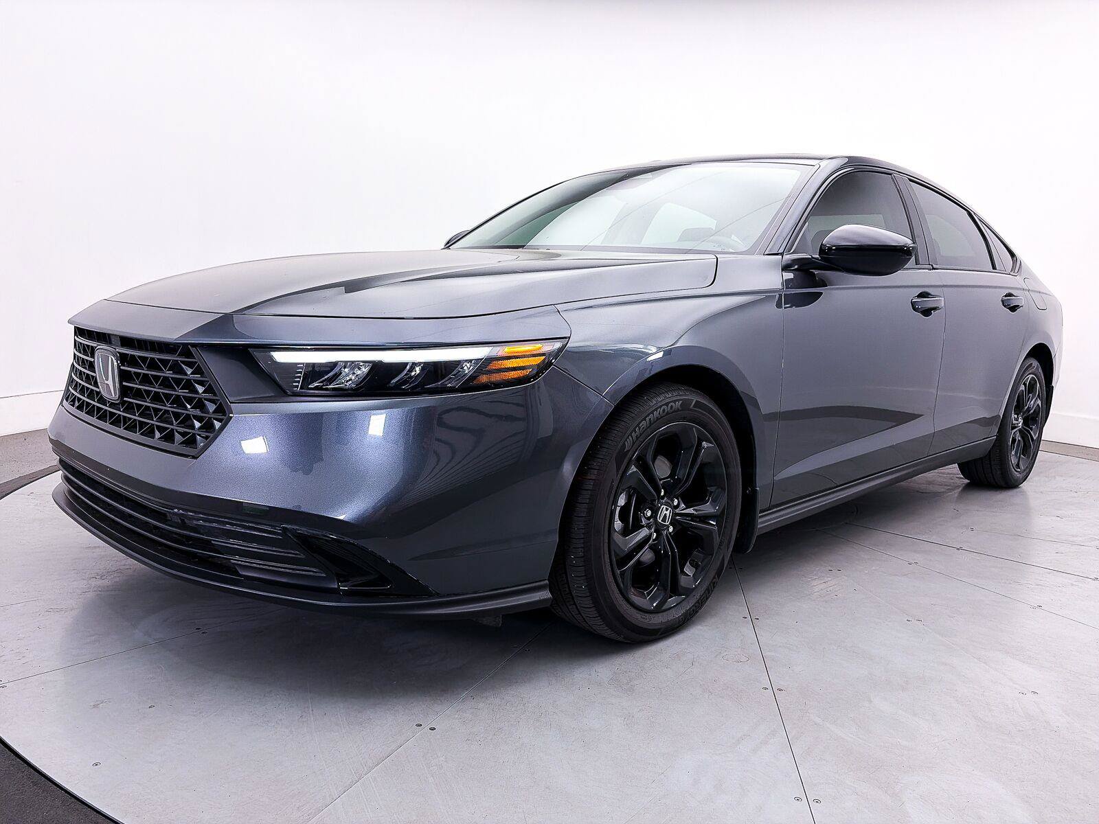 Used 2025 Honda Accord SE image 12
