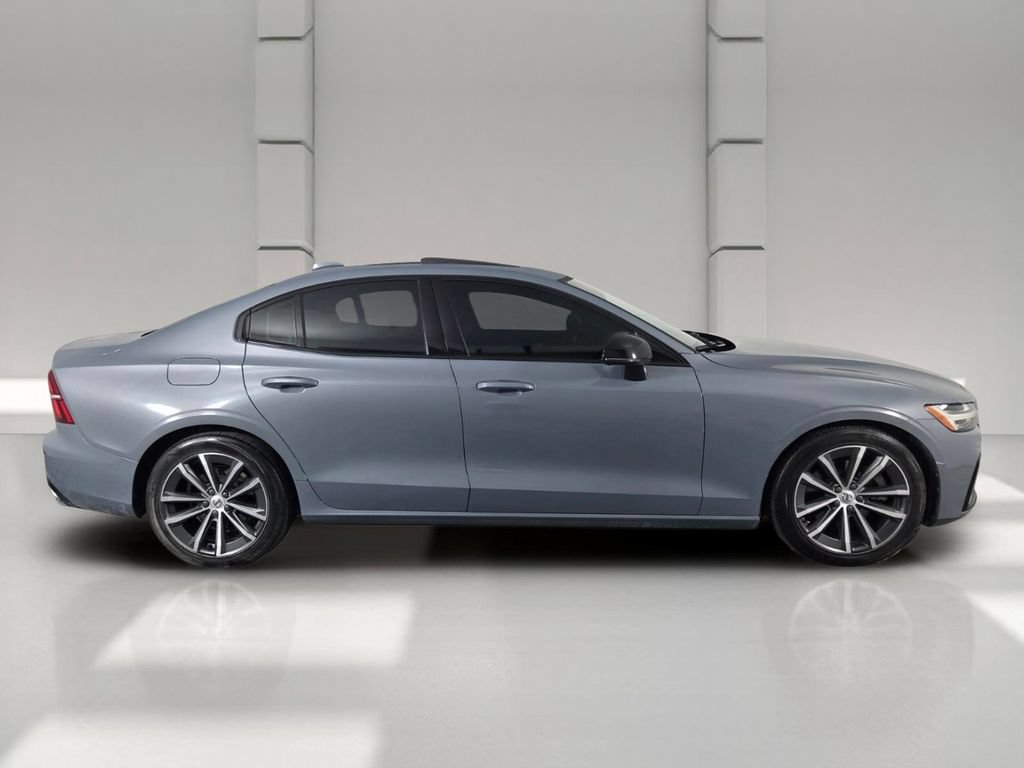 Used 2022 Volvo S60 B5 Momentum AWD/4WD image 4