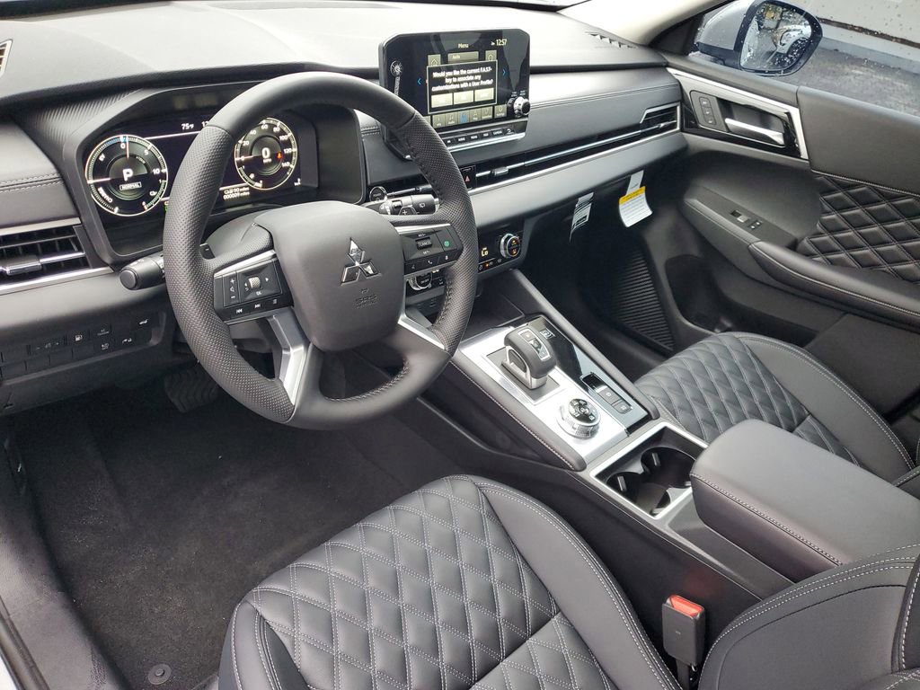 New 2025 Mitsubishi Outlander SEL image 14