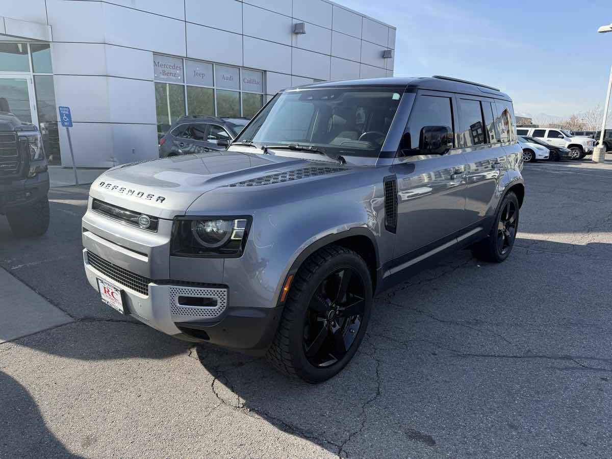 Used 2021 Land Rover Defender 110 SE image 2