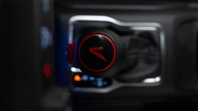 Used 2025 Jeep Gladiator Sport image 36