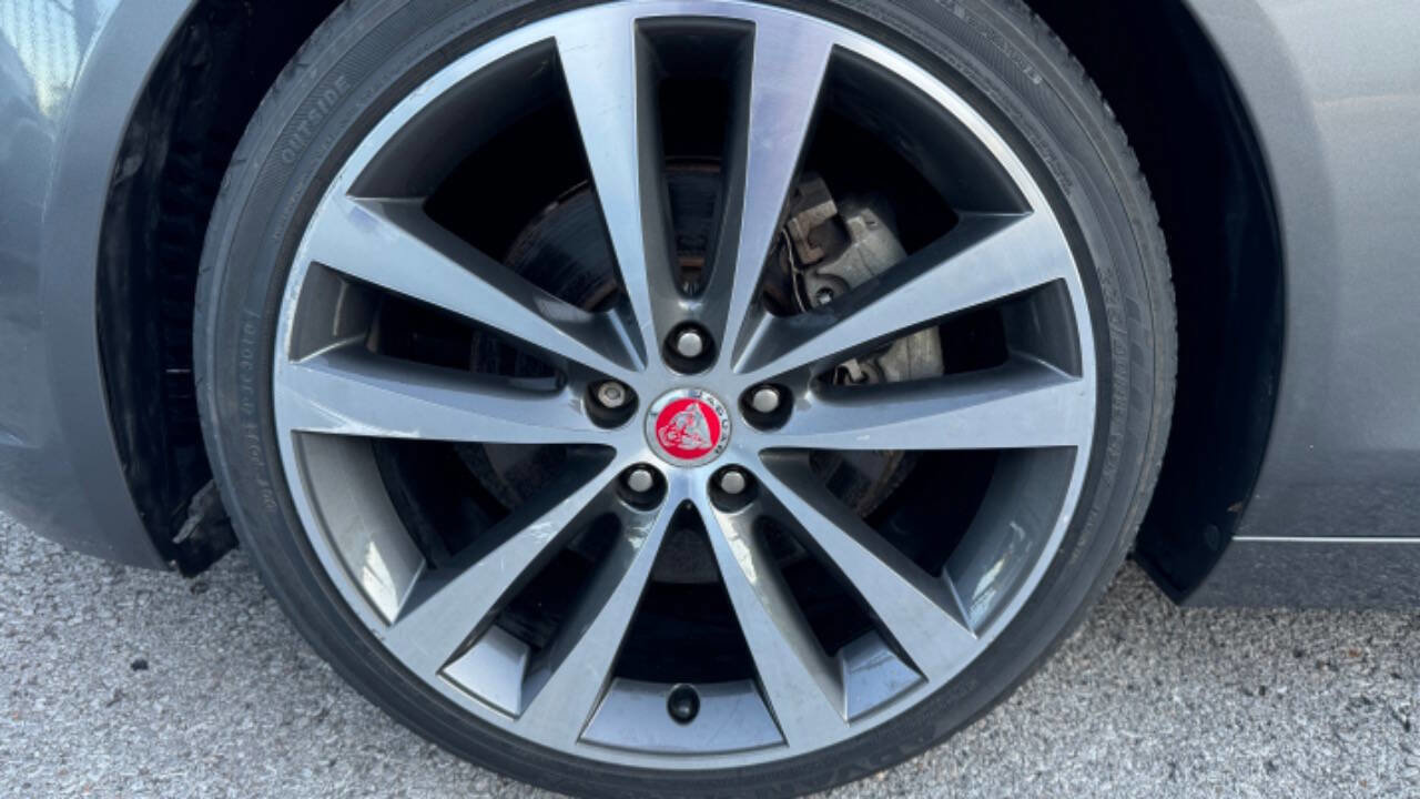 Used 2017 Jaguar XE Prestige image 30