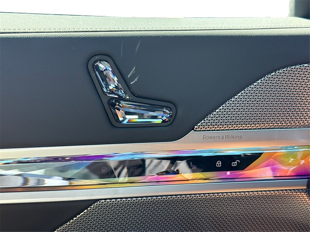 New 2026 BMW 750e xDrive image 25