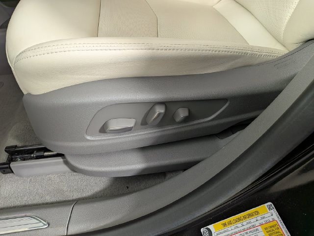 Used 2024 Cadillac XT5 Premium Luxury FWD image 17