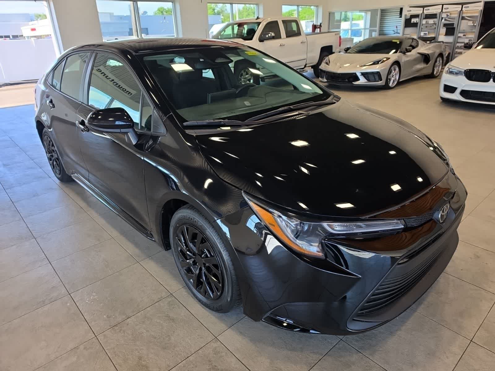 Used 2024 Toyota Corolla LE FWD image 5