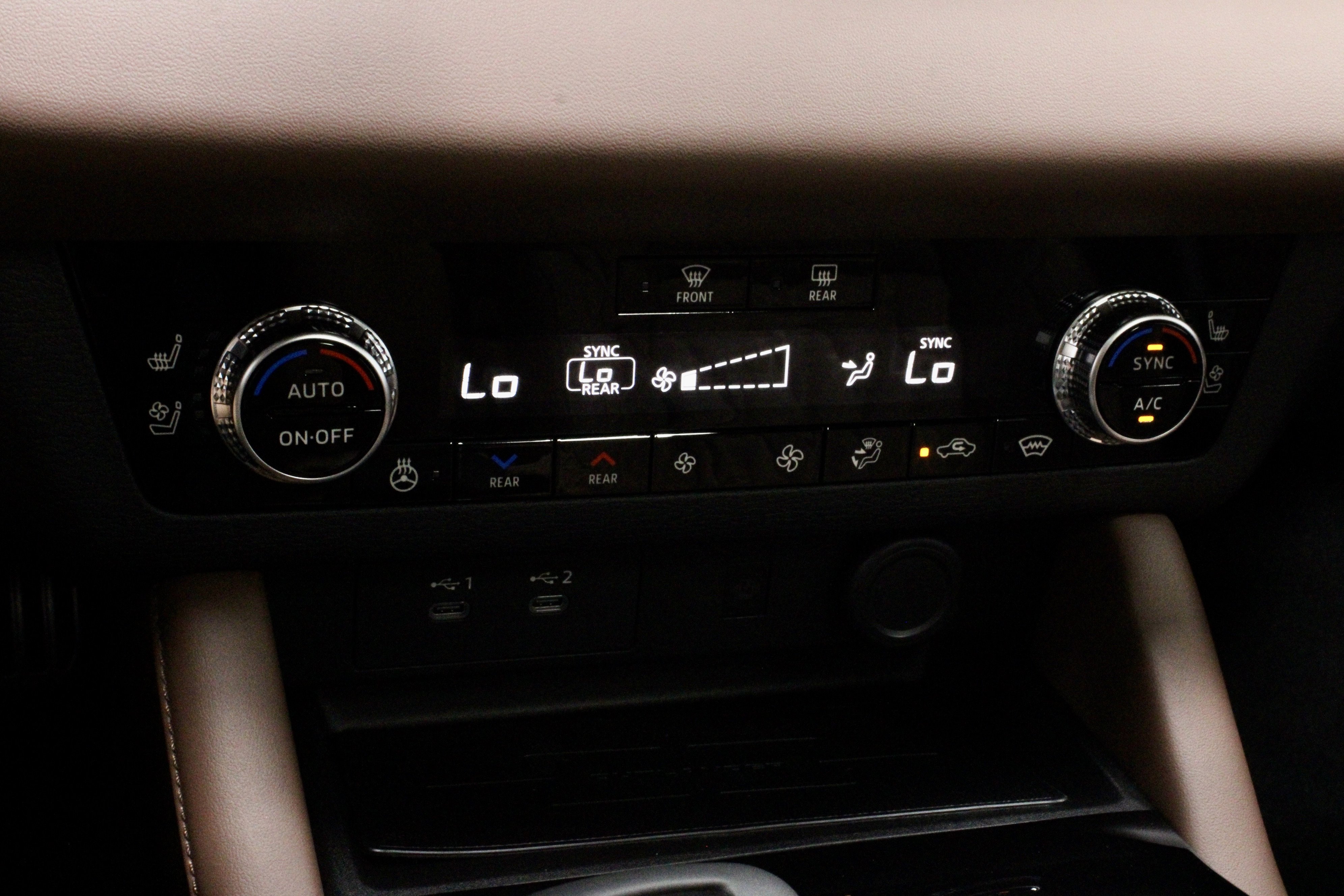 New 2025 Mitsubishi Outlander SEL image 26