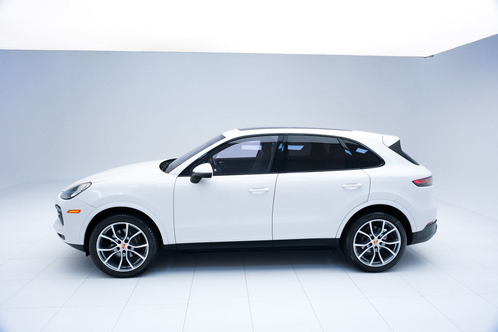 Certified 2020 Porsche Cayenne AWD/4WD image 2