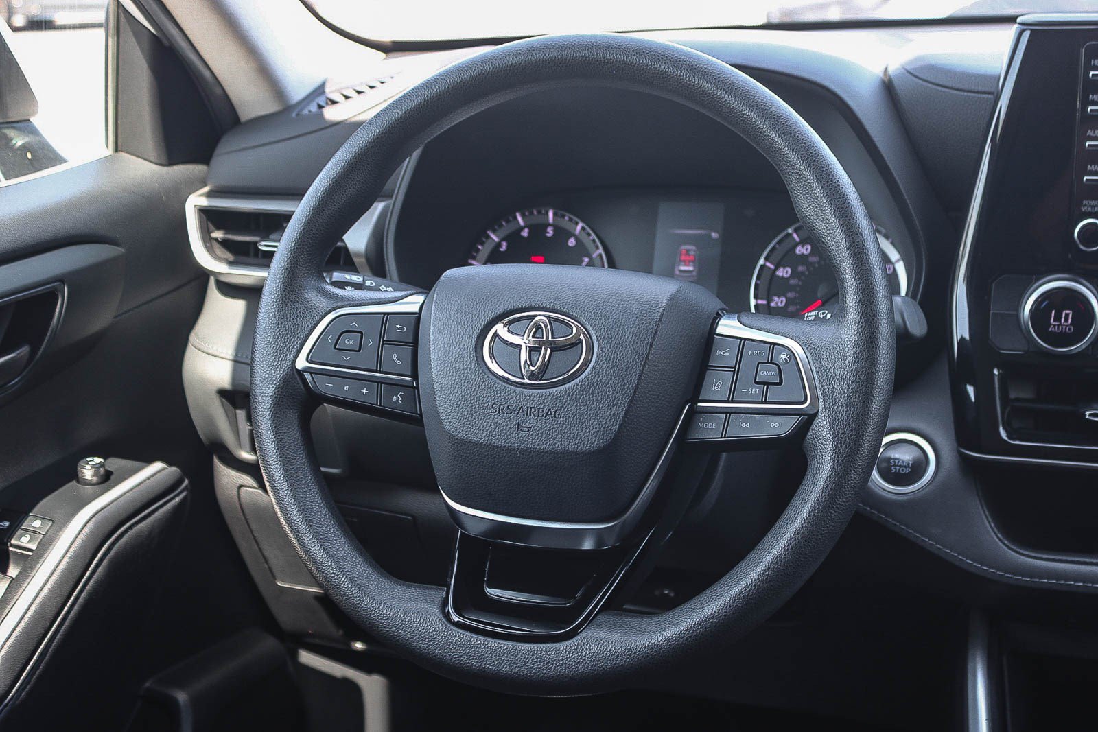 Used 2021 Toyota Highlander L FWD image 16