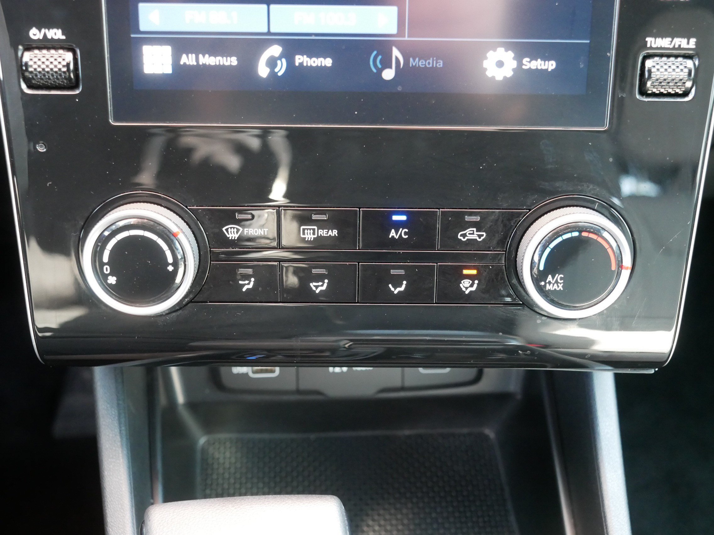 Used 2023 Hyundai Santa Cruz SE AWD/4WD image 23