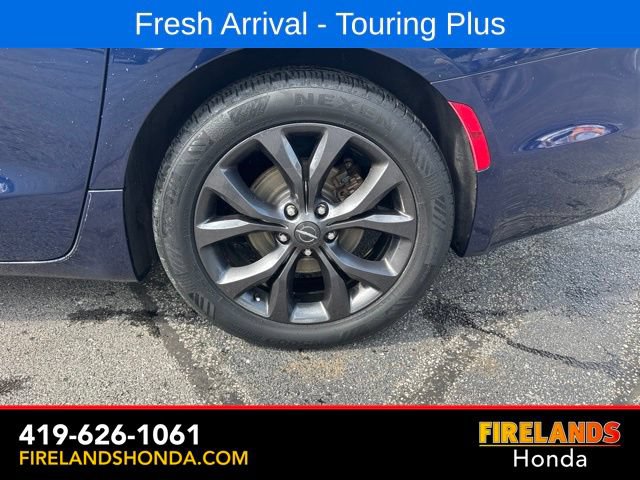 Used 2019 Chrysler Pacifica Touring Plus w/ S Appearance Package FWD image 16