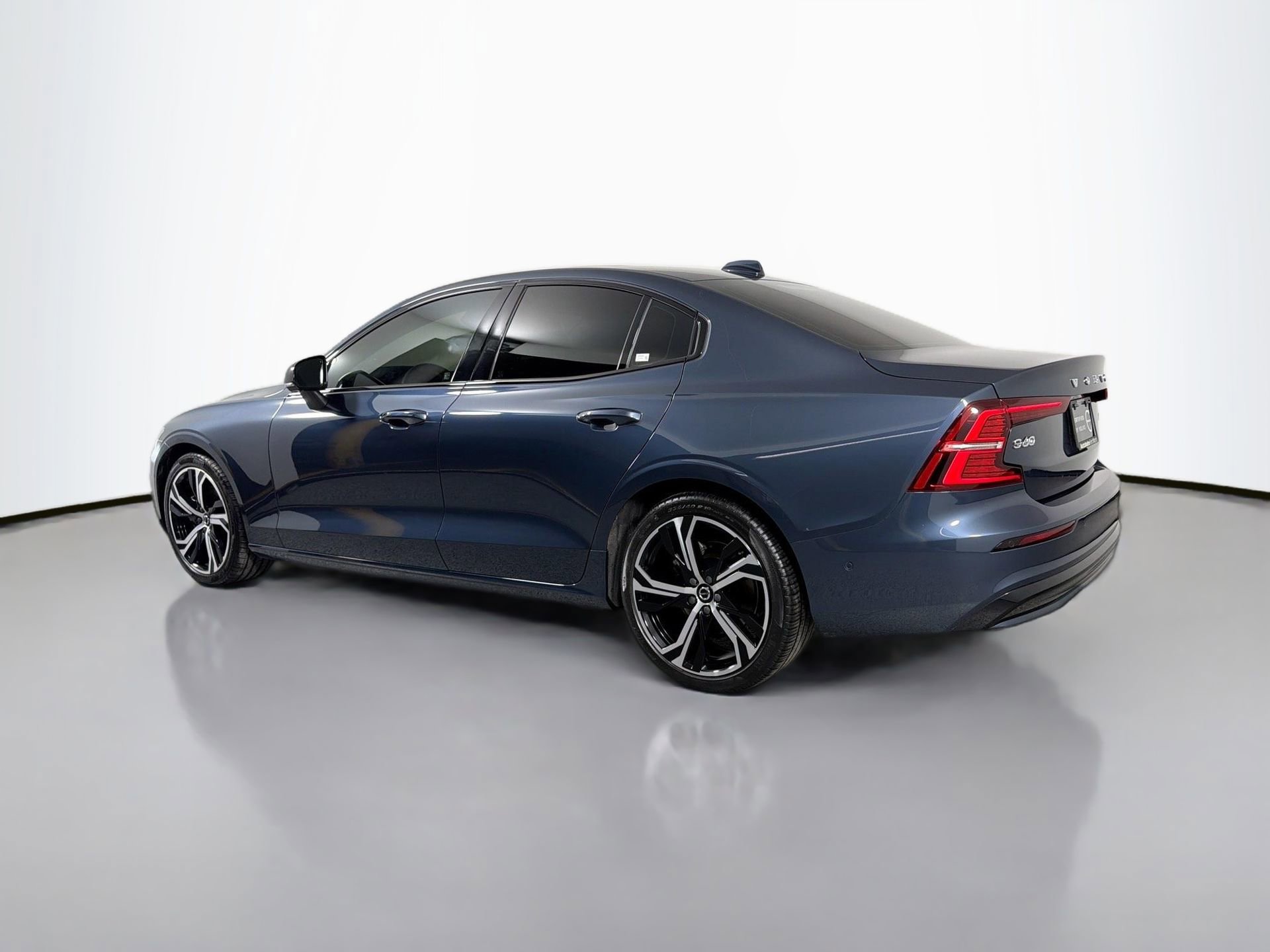Certified 2024 Volvo S60 B5 Ultimate w/ Climate Package image 8