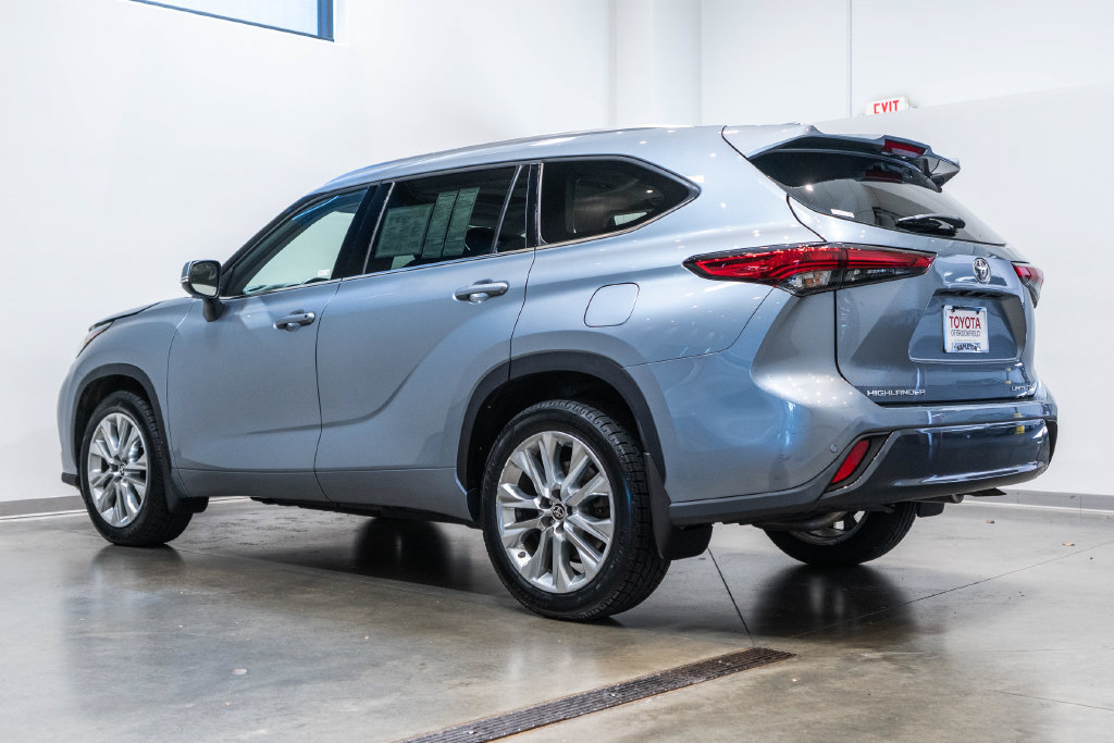 Used 2022 Toyota Highlander Limited AWD/4WD image 7
