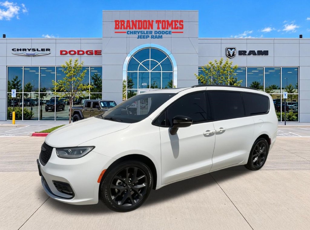 Used 2025 Chrysler Pacifica Limited FWD image 4