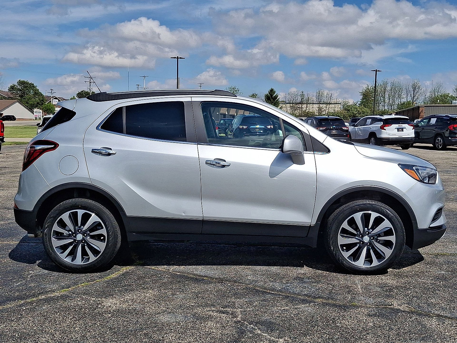Used 2021 Buick Encore Preferred AWD/4WD image 25