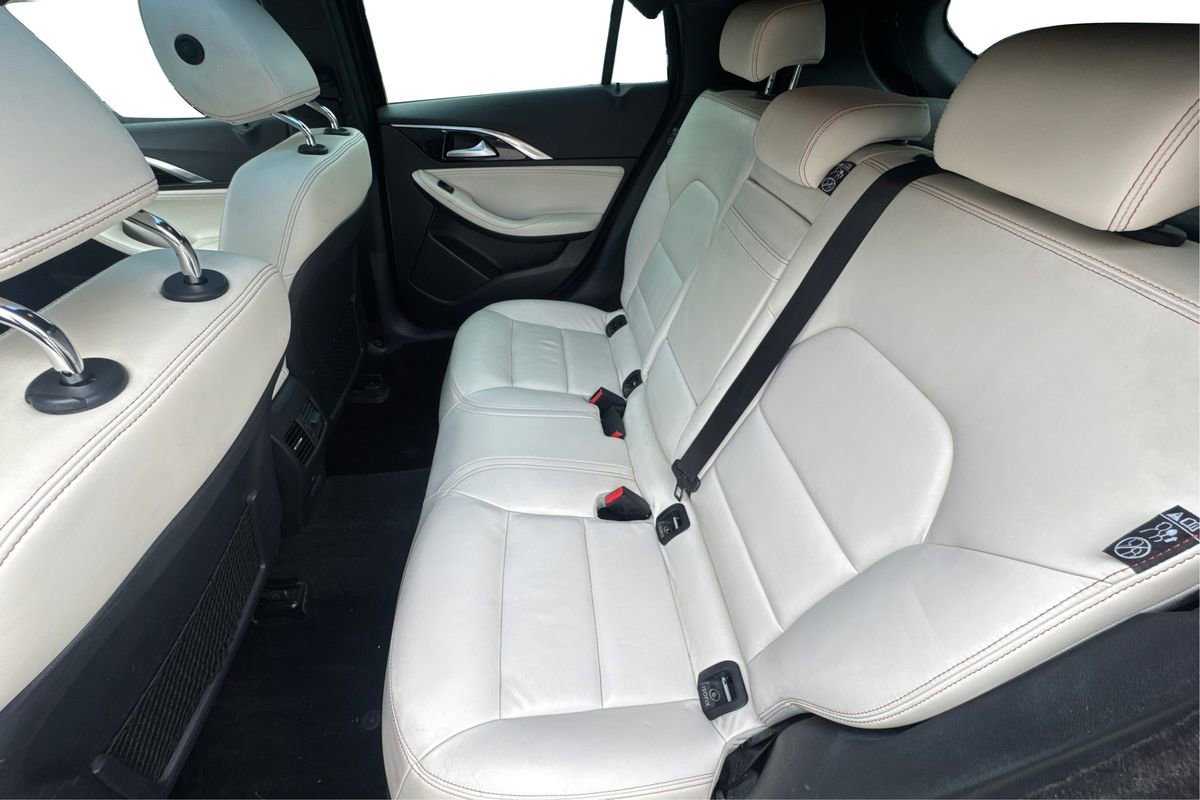 Used 2017 INFINITI QX30 Premium w/ Technology Package image 10