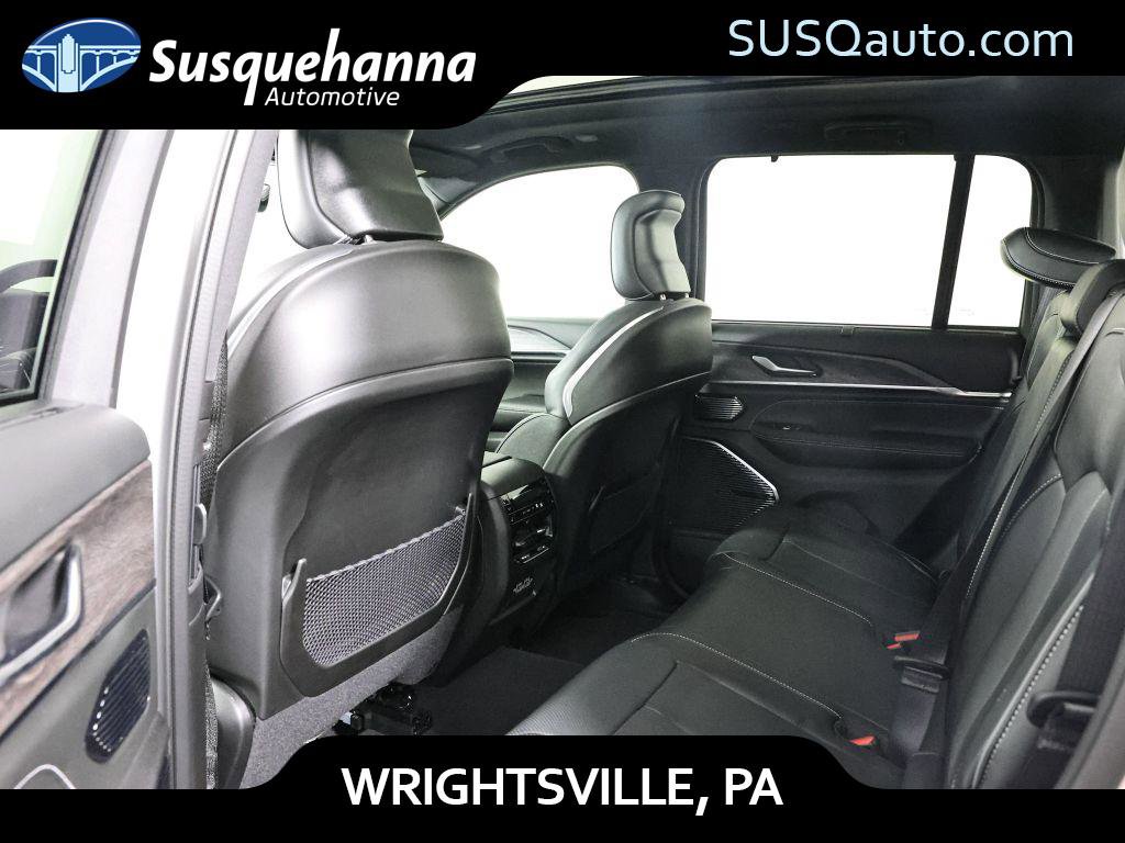 Used 2023 Jeep Grand Cherokee Overland w/ Advanced Protech Group III image 21