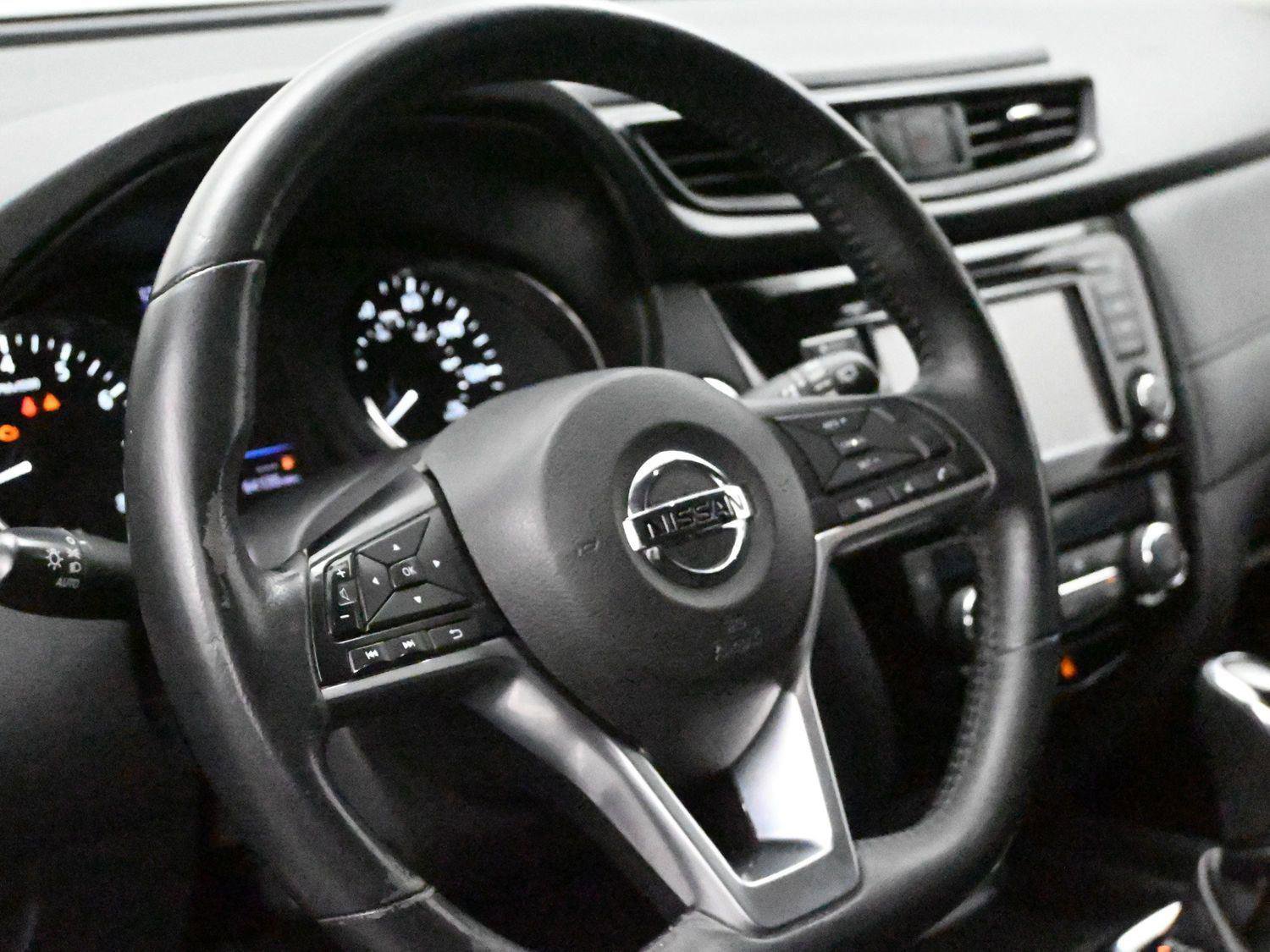 Used 2018 Nissan Rogue SV image 8