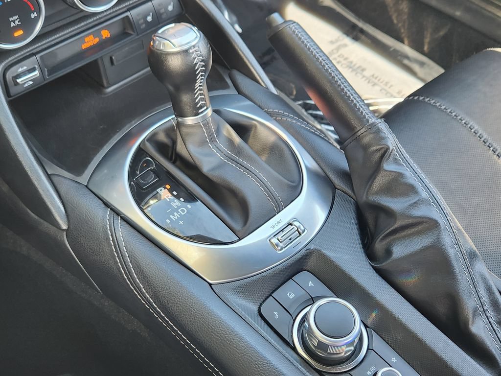 Used 2025 MAZDA MX-5 Miata RF Grand Touring RWD image 12
