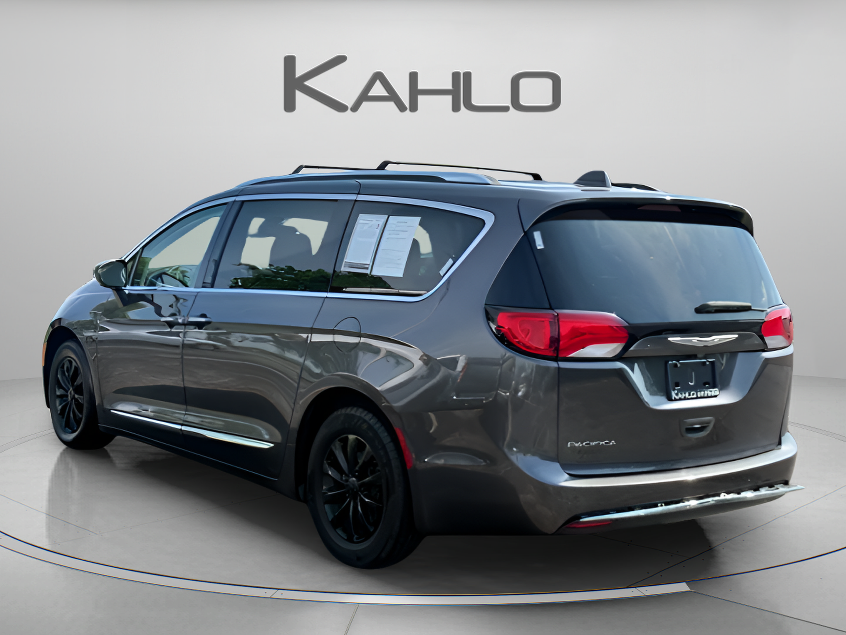Used 2018 Chrysler Pacifica Touring-L Plus FWD image 2