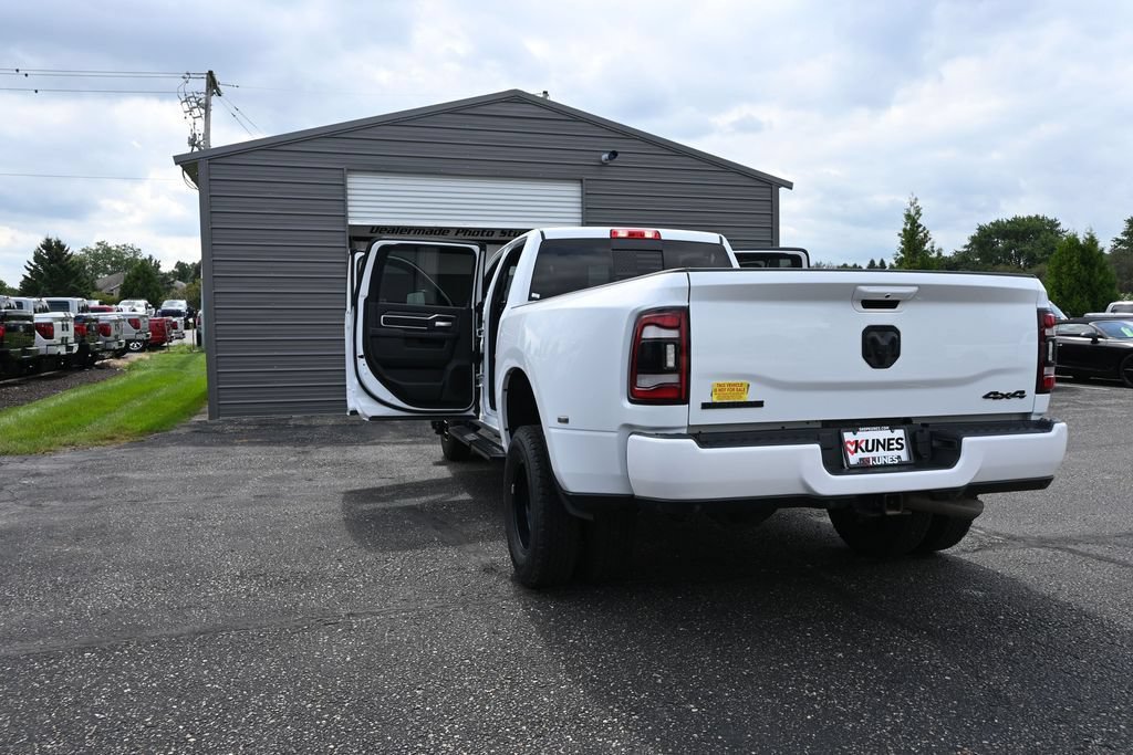 Used 2024 RAM 3500 Big Horn w/ Night Edition AWD/4WD image 23