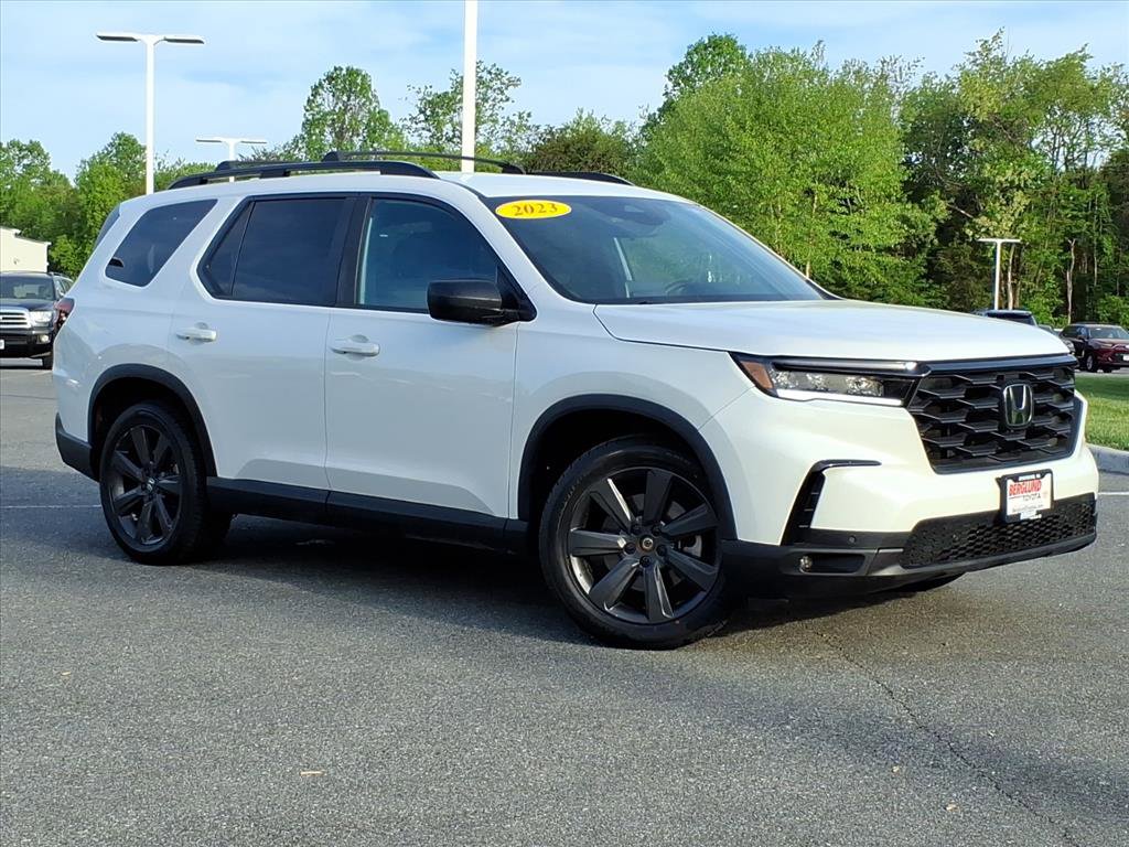 Used 2023 Honda Pilot Sport image 2