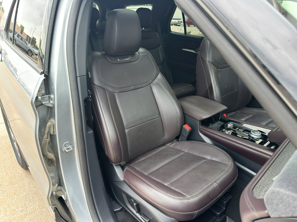 Used 2025 Ford Explorer Platinum AWD/4WD image 31