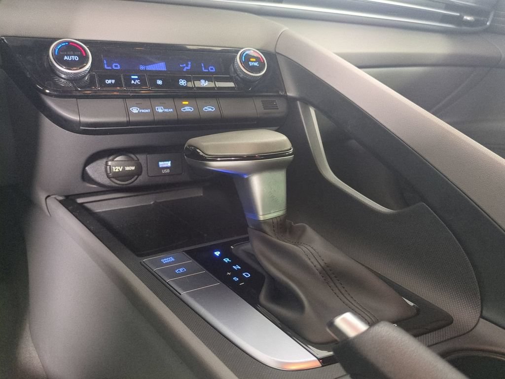 Used 2025 Hyundai Elantra Sport FWD image 20