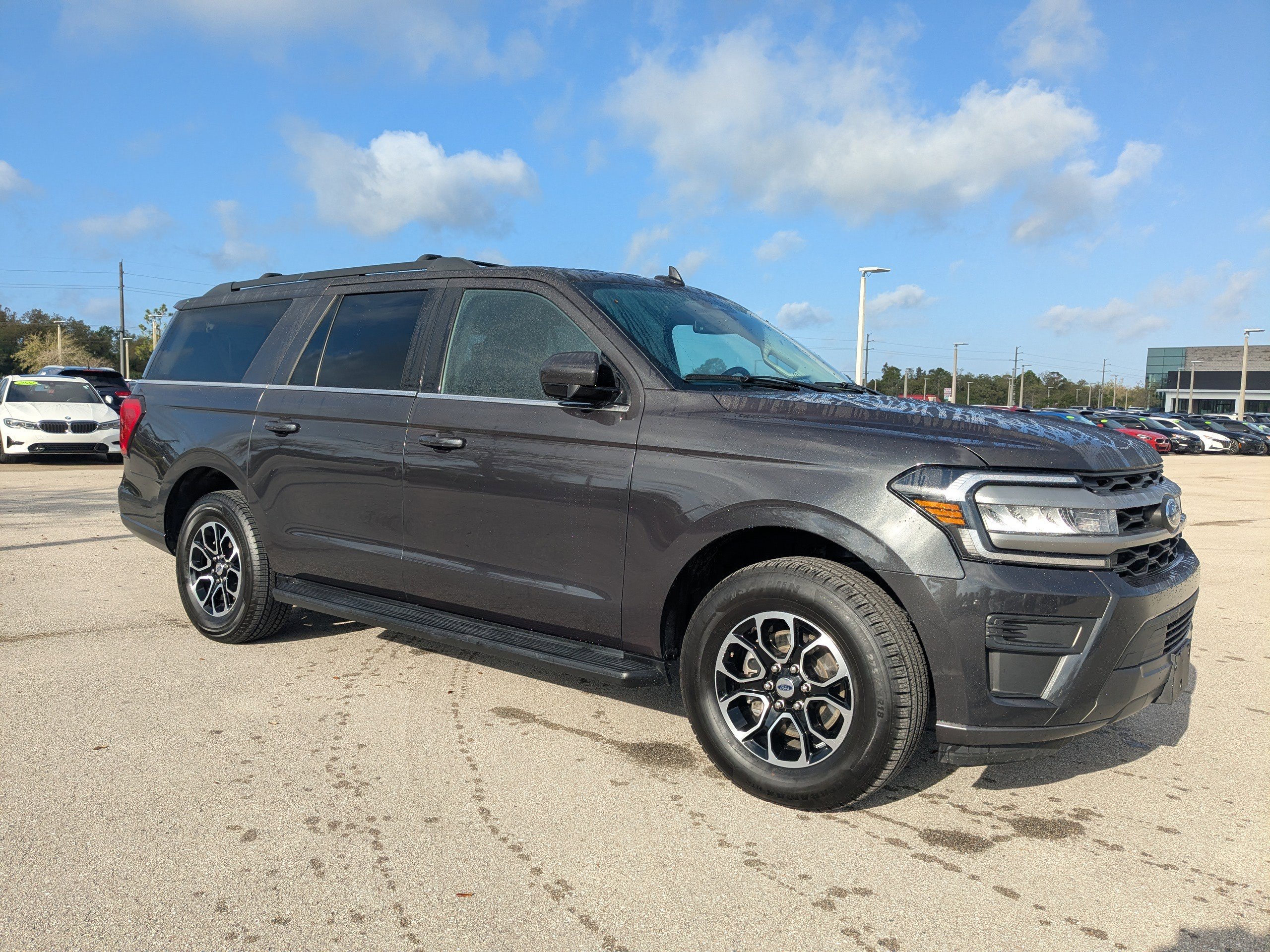 Used 2024 Ford Expedition Max XLT image 2