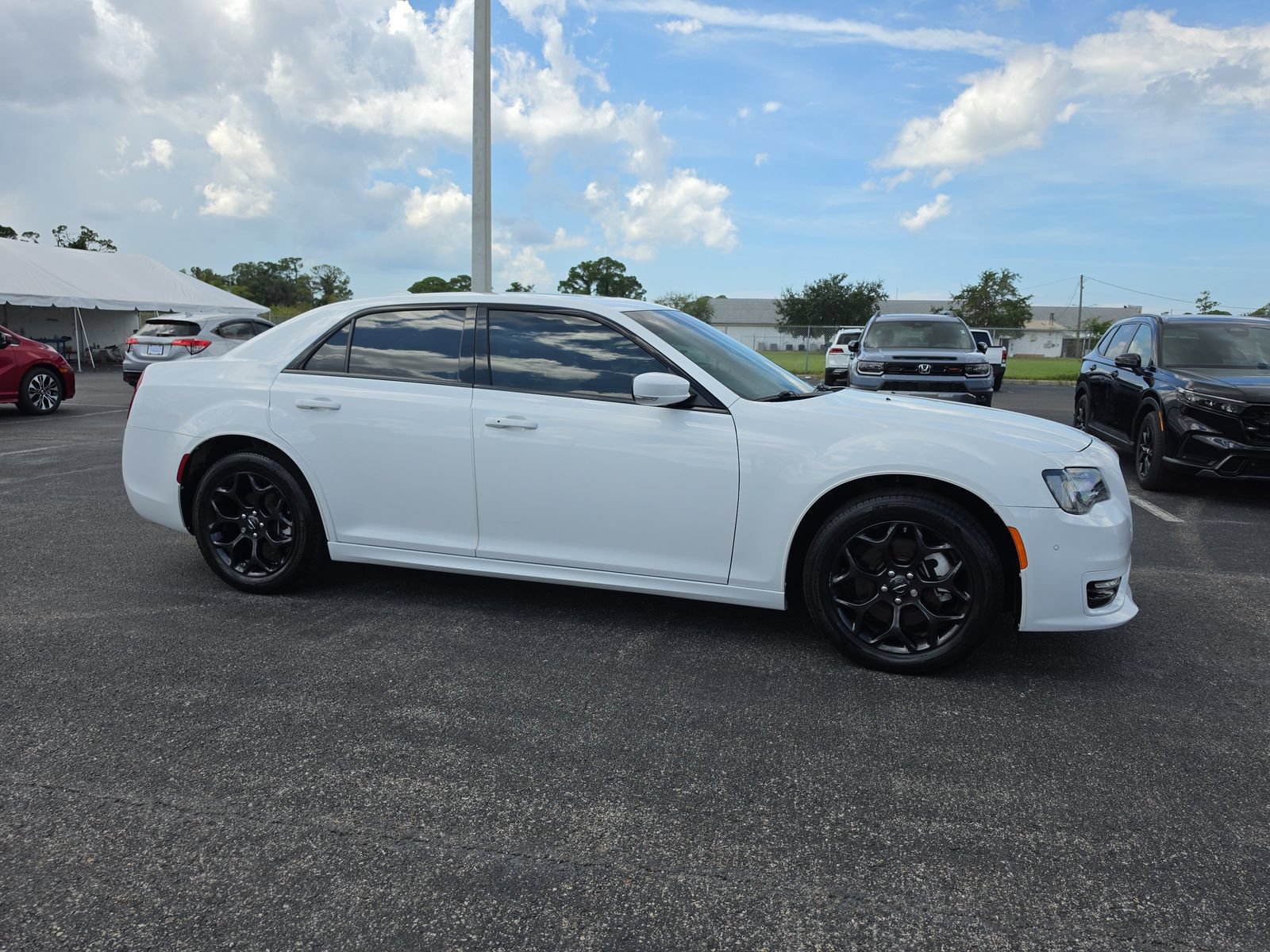 Used 2022 Chrysler 300 Touring L w/ Popular Equipment Group AWD/4WD image 2