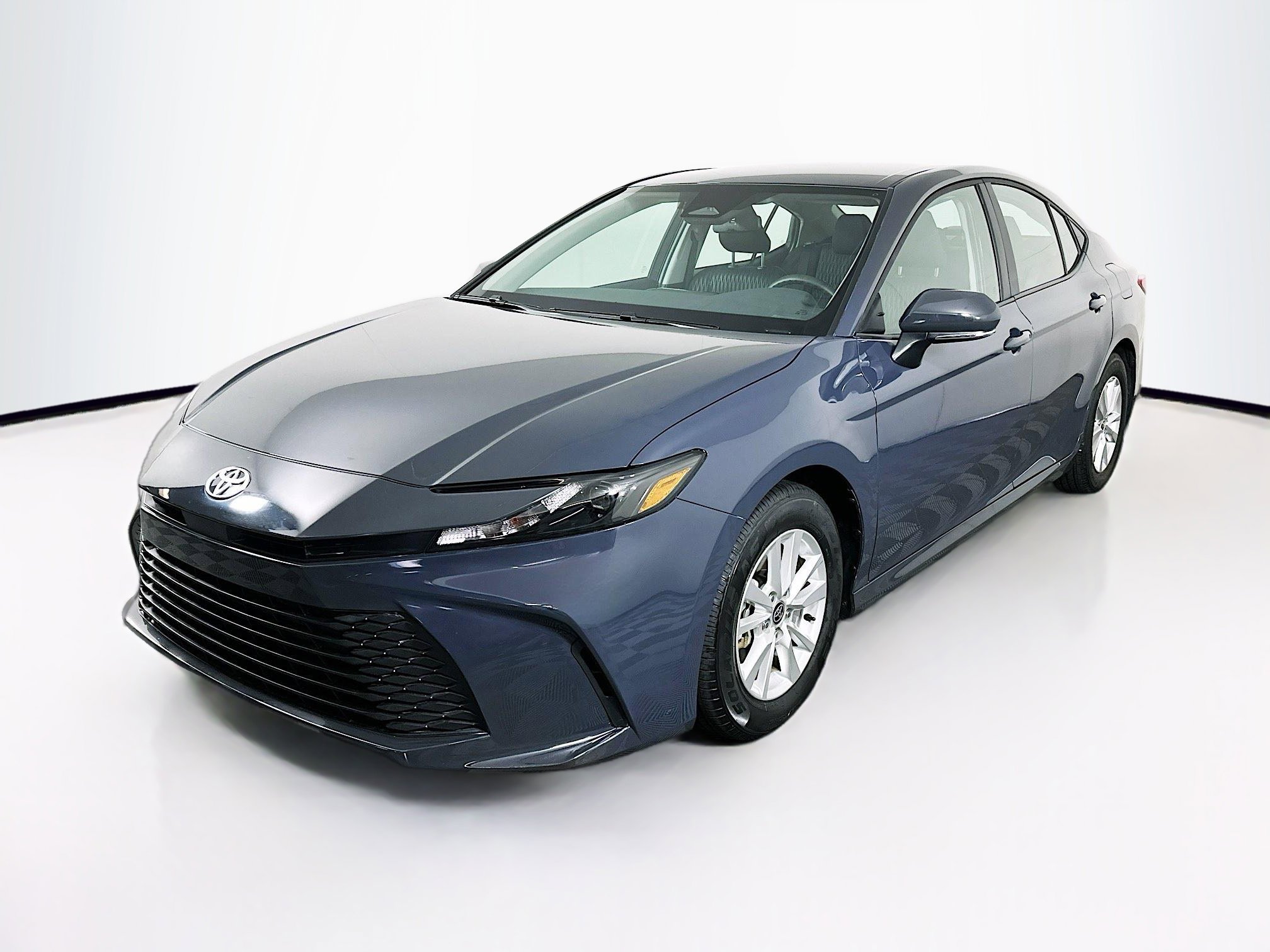 Used 2025 Toyota Camry LE image 3