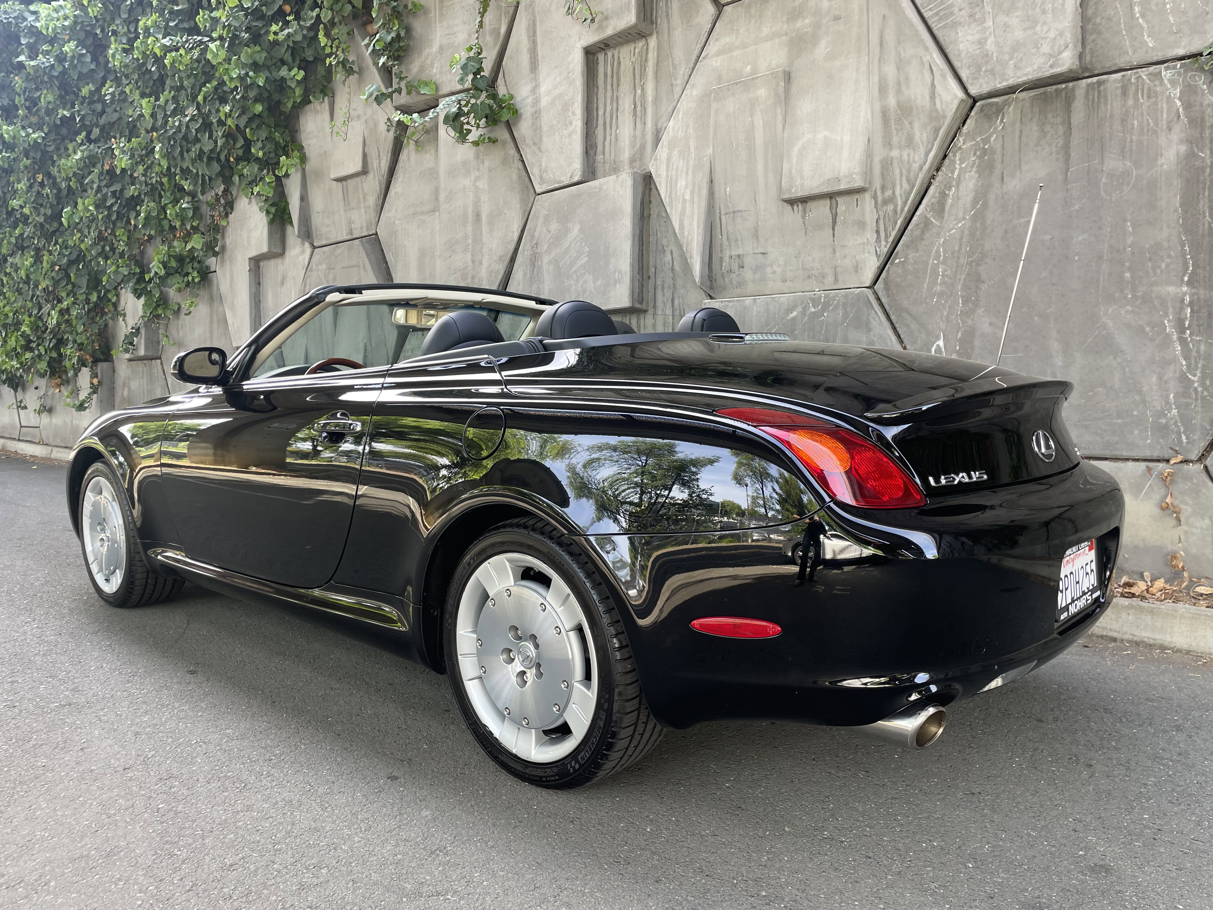 Used 2002 Lexus SC 430 Convertible image 4