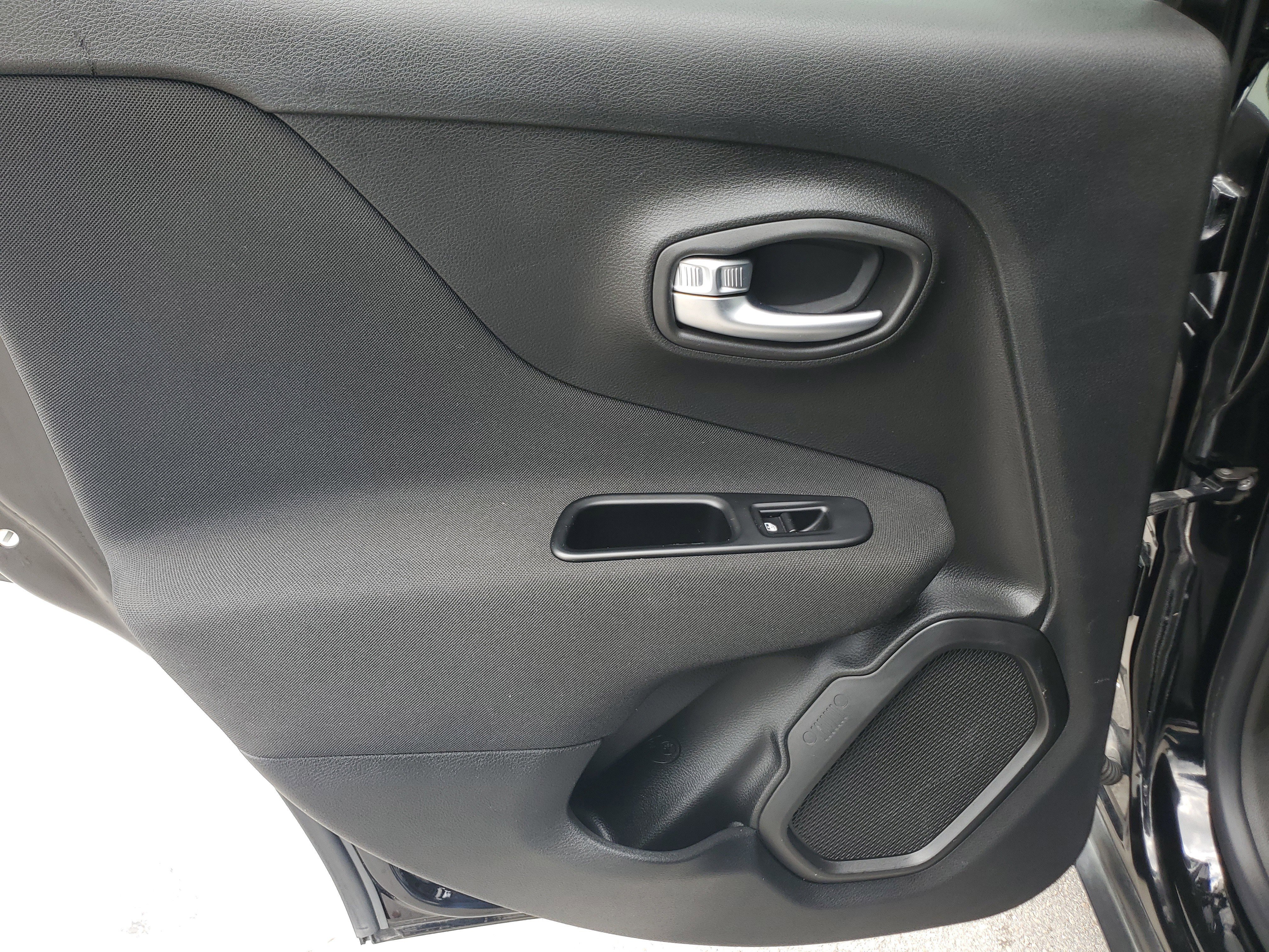 Used 2021 Jeep Renegade Latitude AWD/4WD image 26