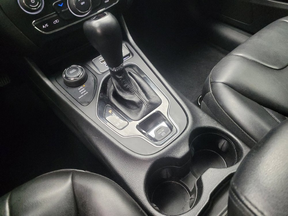 Used 2021 Jeep Cherokee Latitude Plus image 26