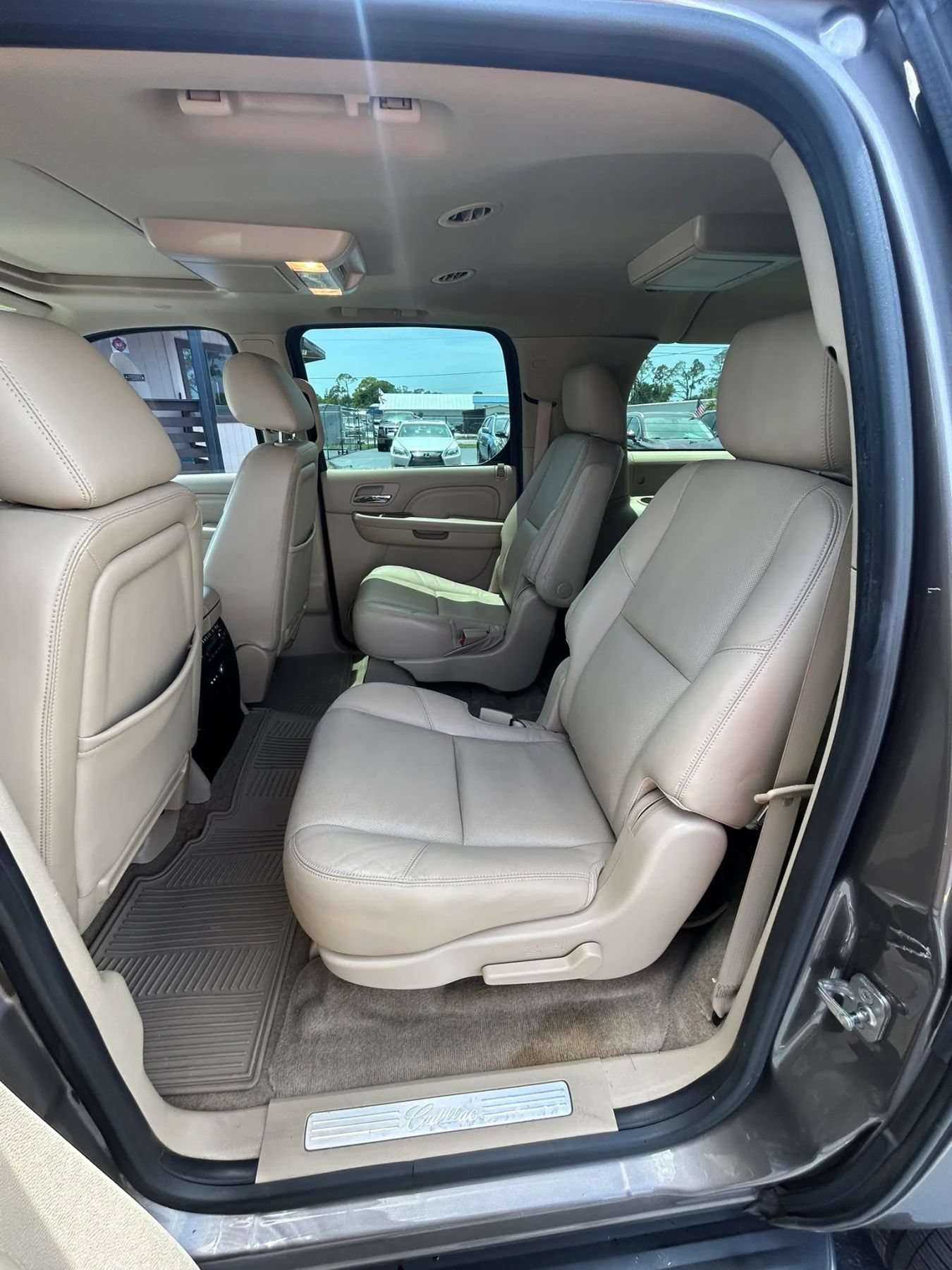 Used 2013 Cadillac Escalade ESV Luxury RWD image 25