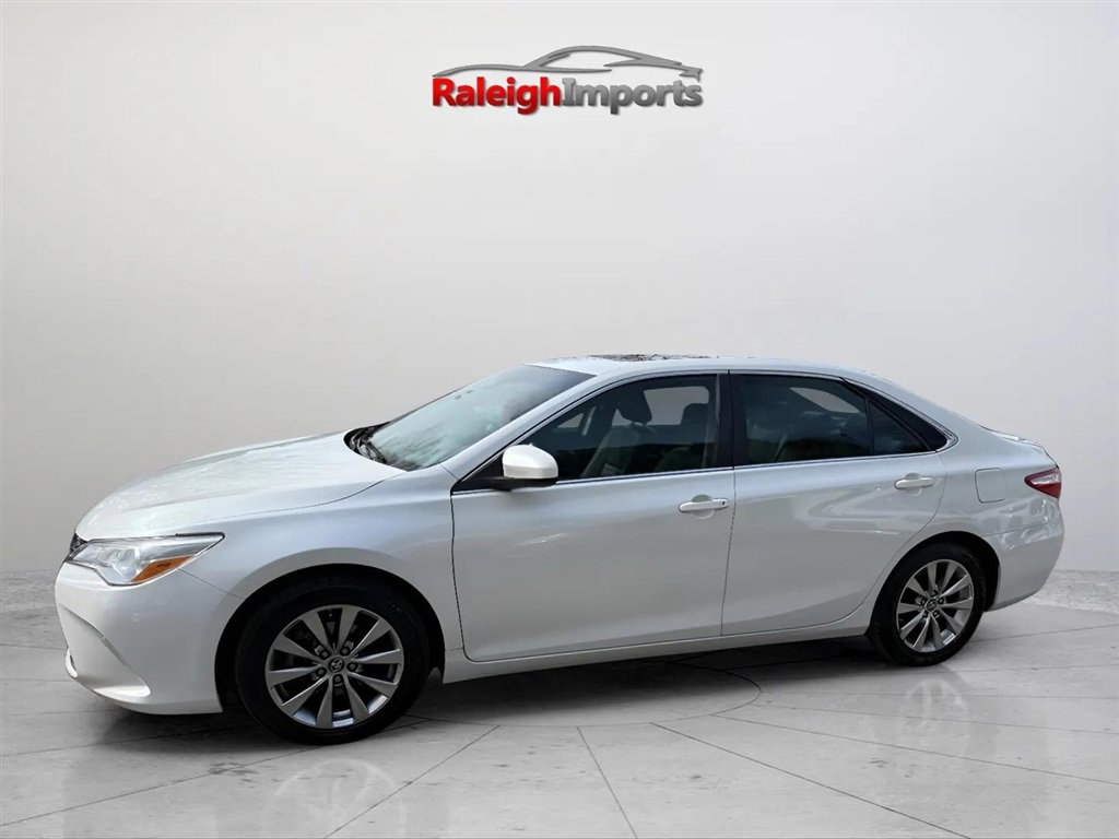 Used 2016 Toyota Camry XLE w/ Moonroof Package FWD image 6
