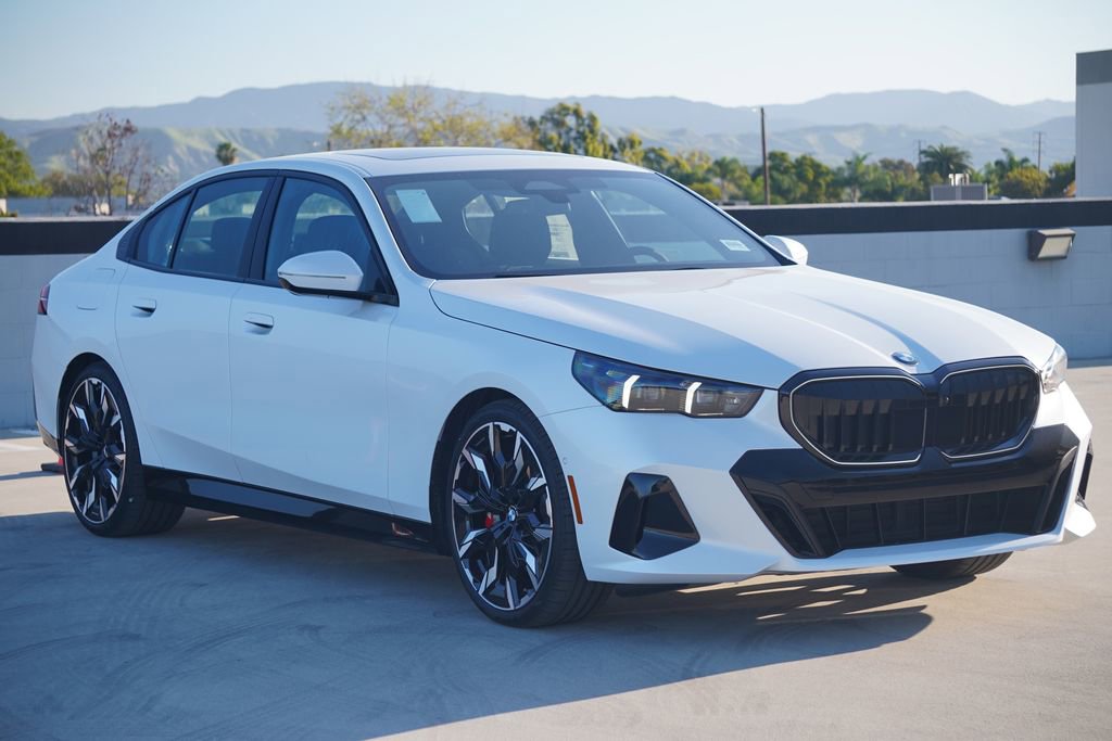 New 2026 BMW 540i xDrive w/ M Sport Package image 3