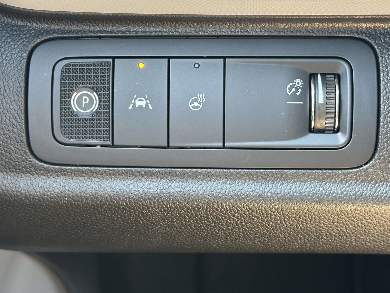 New 2027 Chevrolet Bolt LT w/ Comfort Package FWD image 17