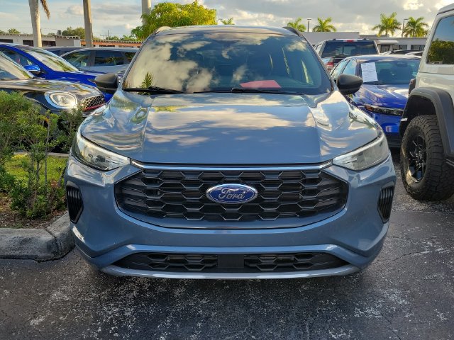 Used 2024 Ford Escape ST-Line w/ Tech Pack #1 FWD image 2