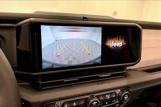 Used 2025 Jeep Wrangler Unlimited Sahara w/ Safety Group image 31