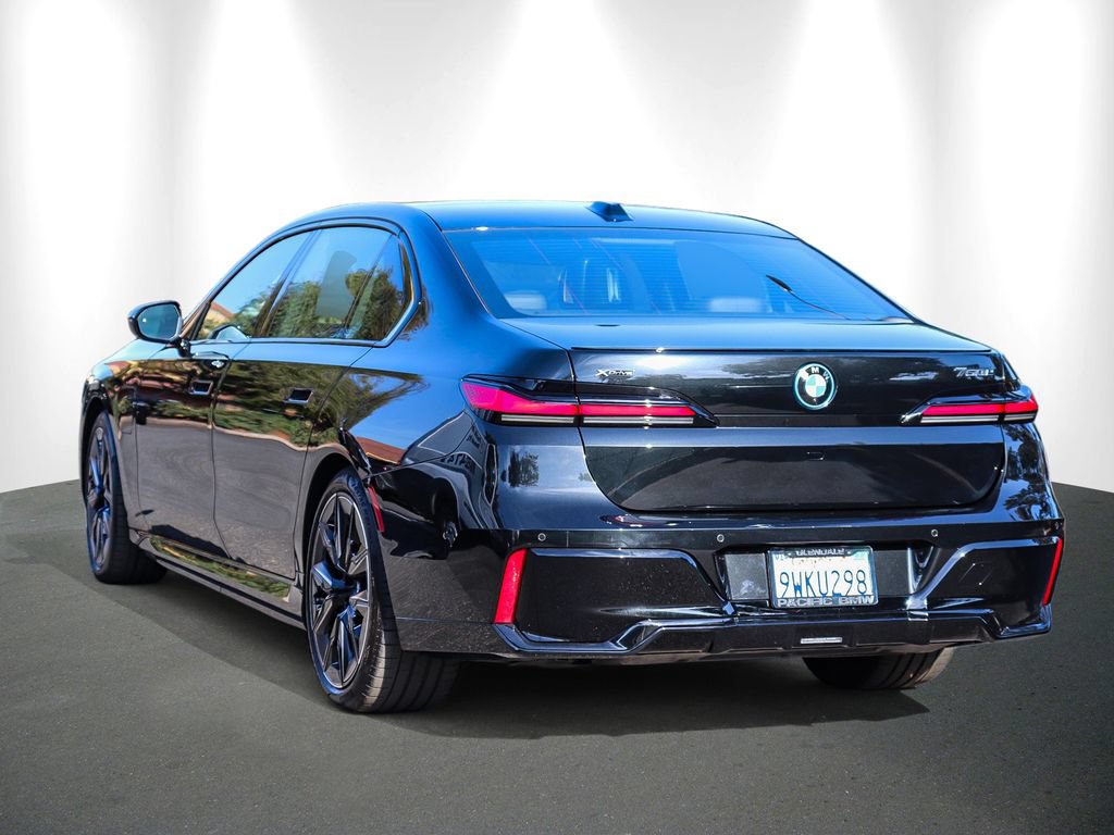 Used 2026 BMW 750e xDrive w/ Premium Package AWD/4WD image 4