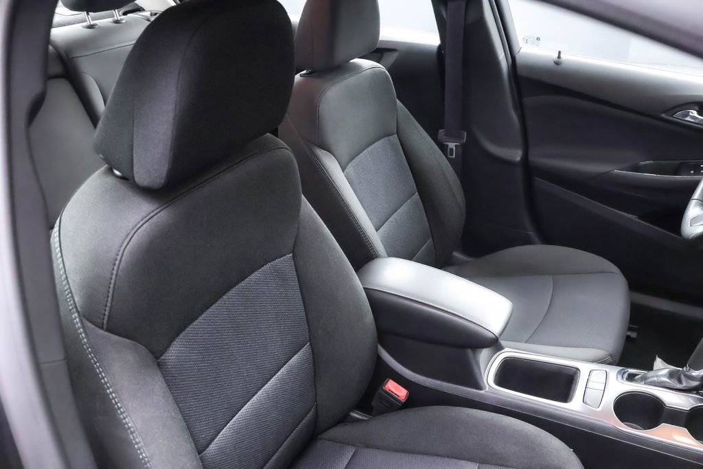 Used 2017 Chevrolet Cruze LT image 26