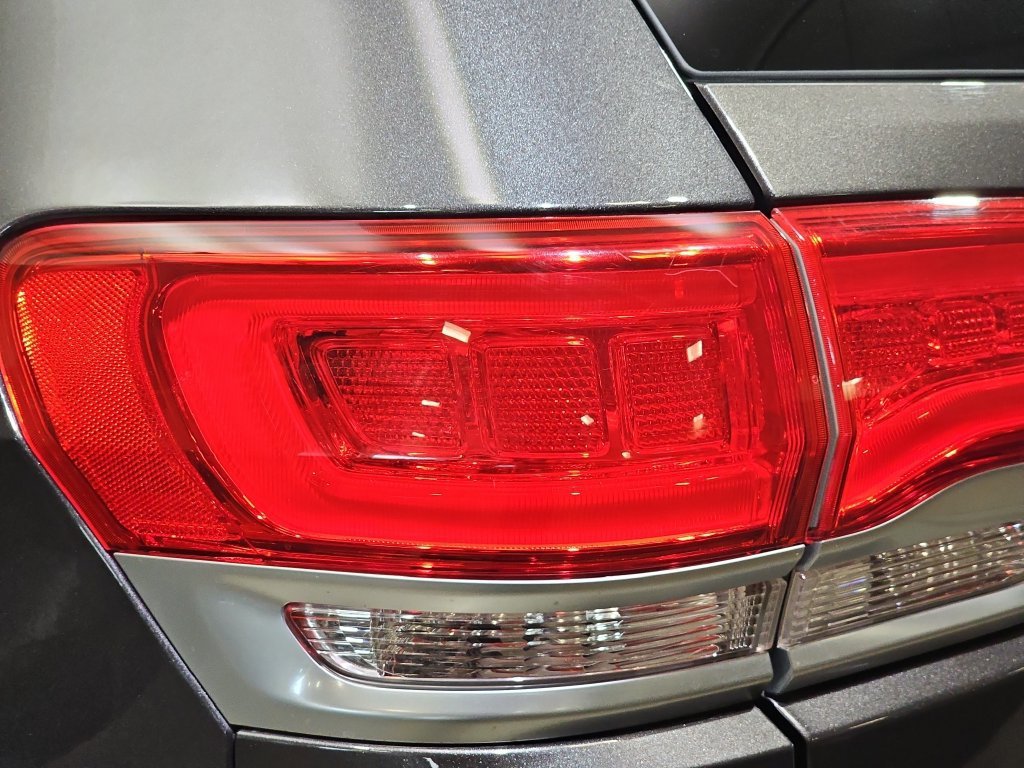Used 2015 Jeep Grand Cherokee Summit w/ Platinum Series Group AWD/4WD image 36