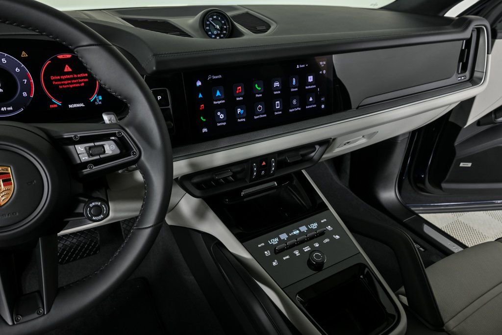 Certified 2025 Porsche Cayenne Coupe image 13