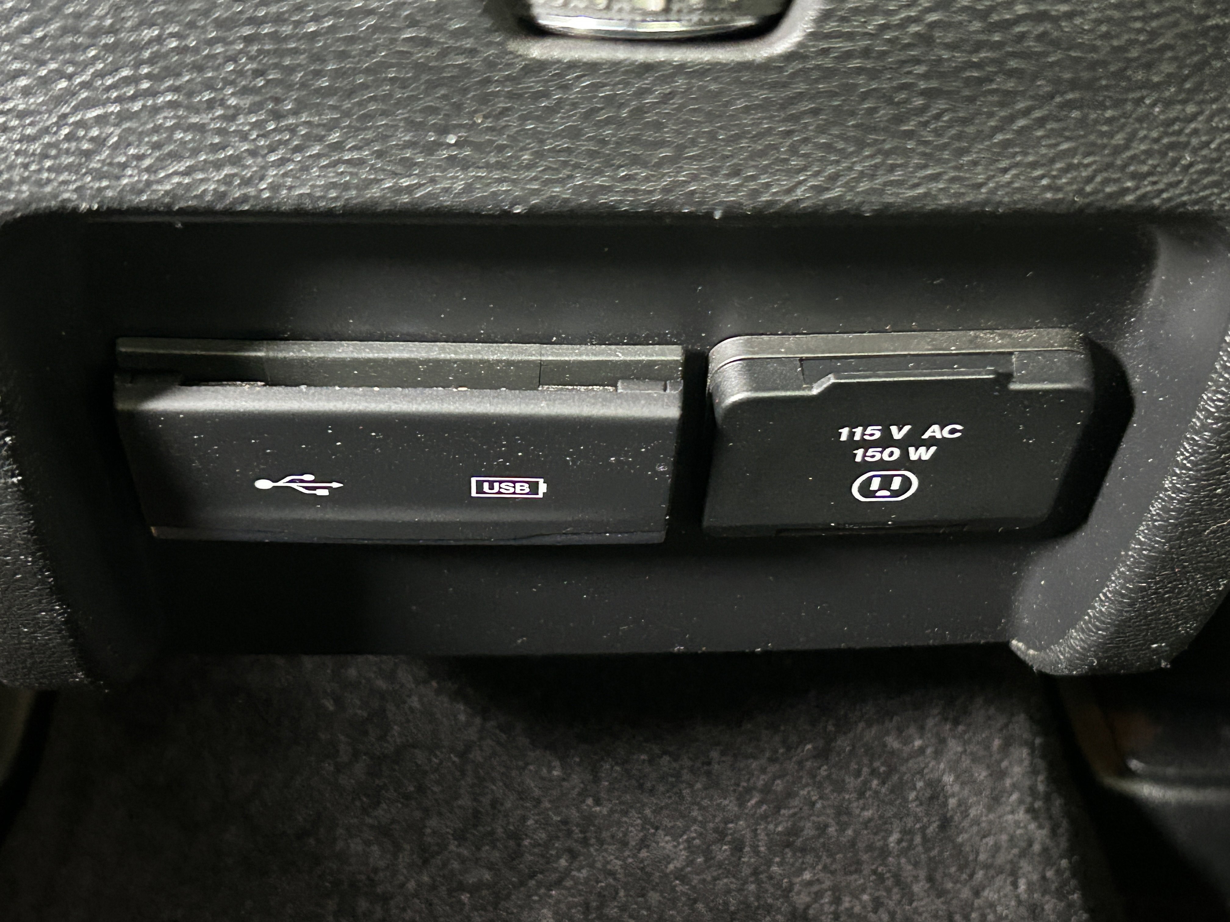 Used 2019 Jeep Cherokee Limited w/ Luxury Group image 30