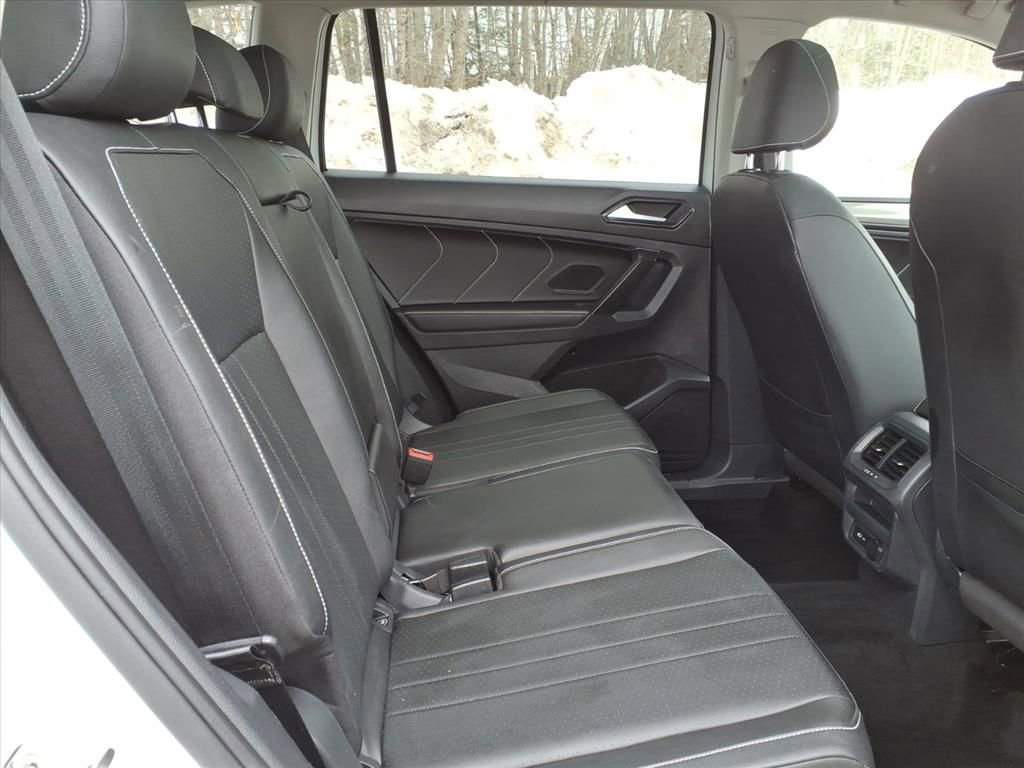 Used 2022 Volkswagen Tiguan SE w/ Panoramic Sunroof Package image 6