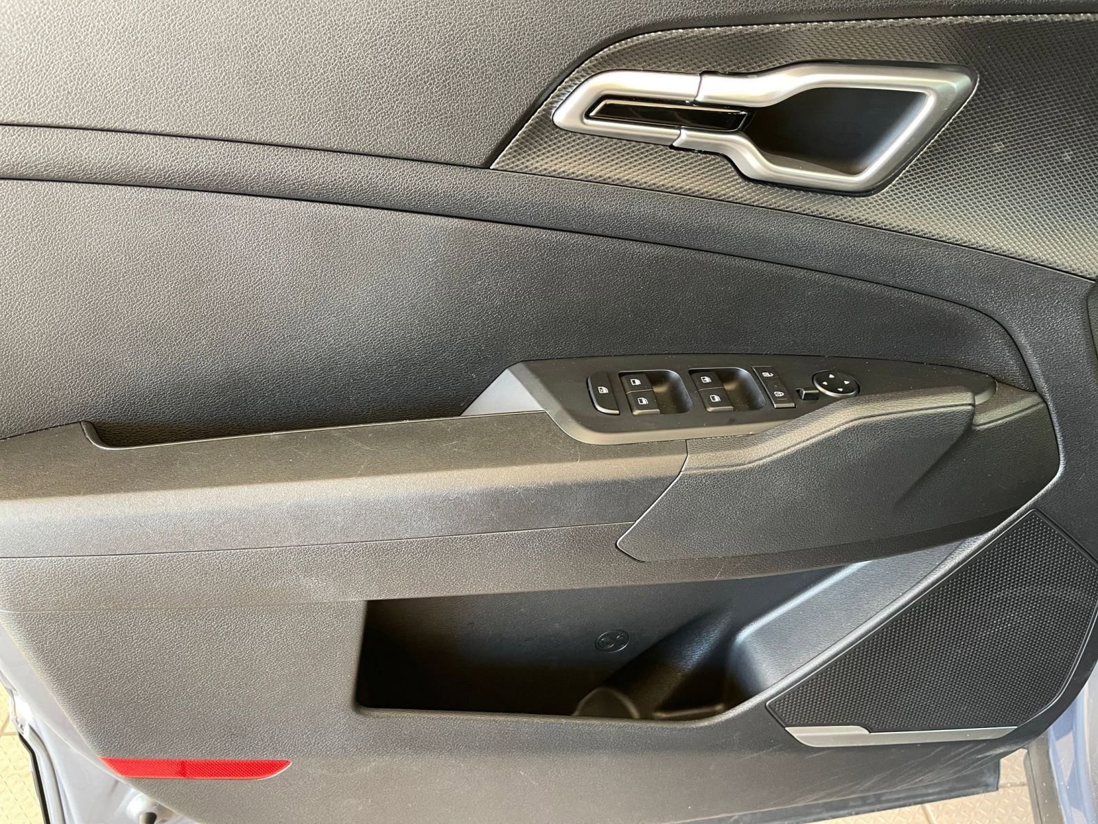 Used 2025 Kia Sportage LX image 20