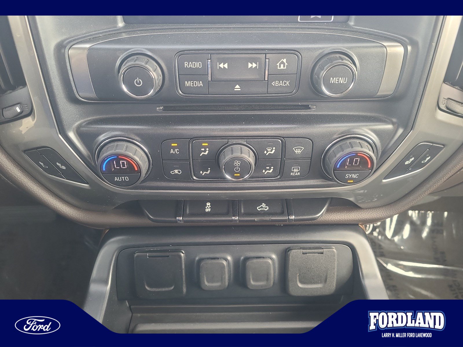 Used 2018 Chevrolet Silverado 1500 LTZ AWD/4WD image 30